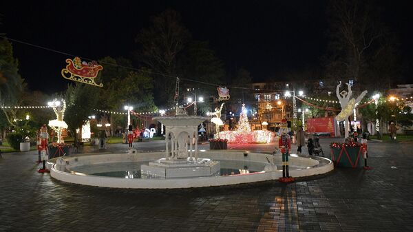 Праздничная новогодняя атмосфера в г.Сухум - Sputnik Аҧсны