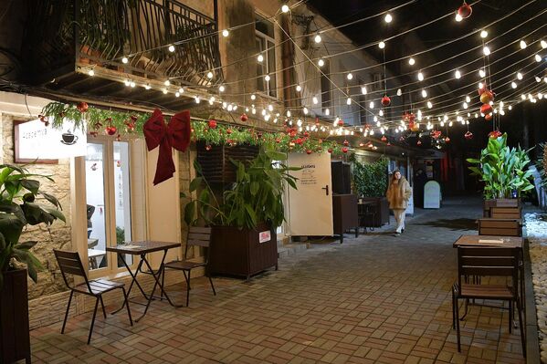 Креативный подход предпринимателей к украшению своих объектов погружают в атмосферу детства. - Sputnik Абхазия