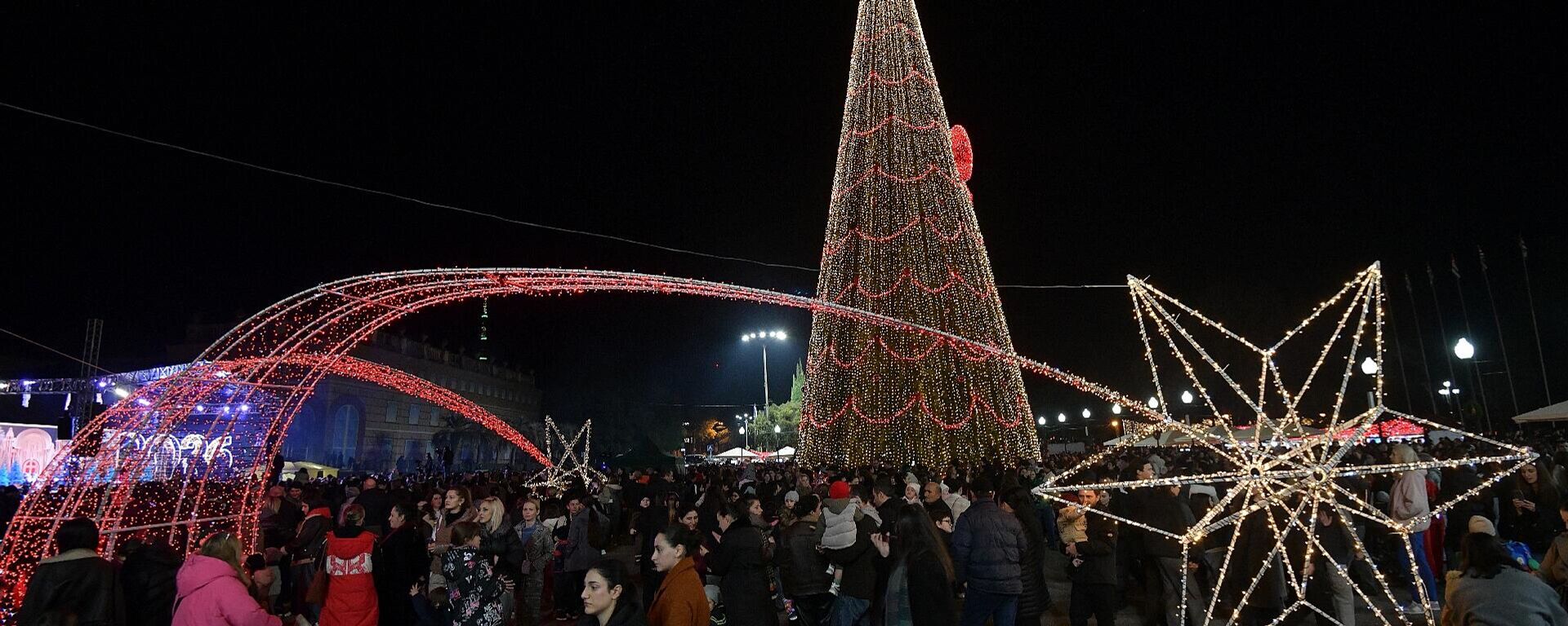 Праздничная новогодняя атмосфера в г.Сухум - Sputnik Абхазия, 1920, 28.12.2025