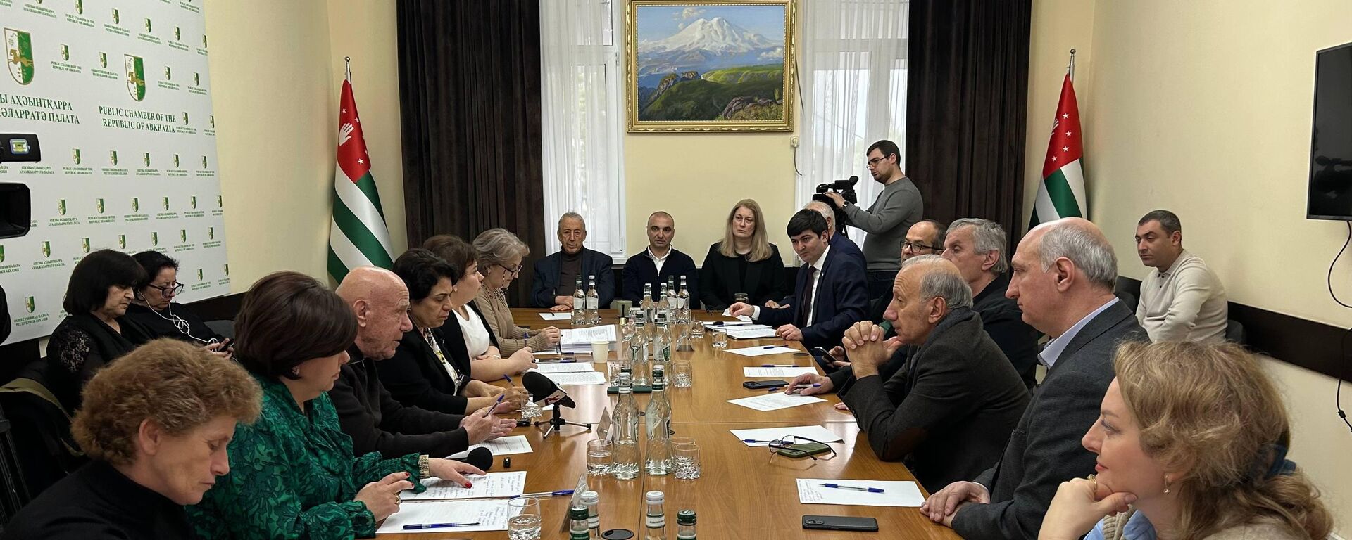 Миграционную политику Абхазии обсудили в Общественной палате Миграционную политику Абхазии обсудили в Общественной палате - Sputnik Абхазия, 1920, 24.12.2025