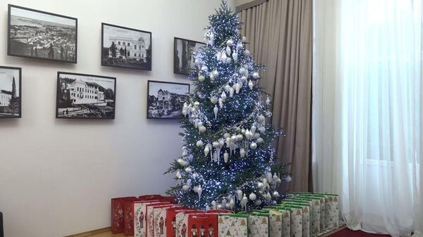 Аԥсҭазааратә ҭагылазаашьа уадаҩ иақәшәаз ахәыҷқәа иааиуа аныҳәақәа рыдырныҳәалеит Аҟәа ақалақь ахадараҿы.  - Sputnik Аҧсны