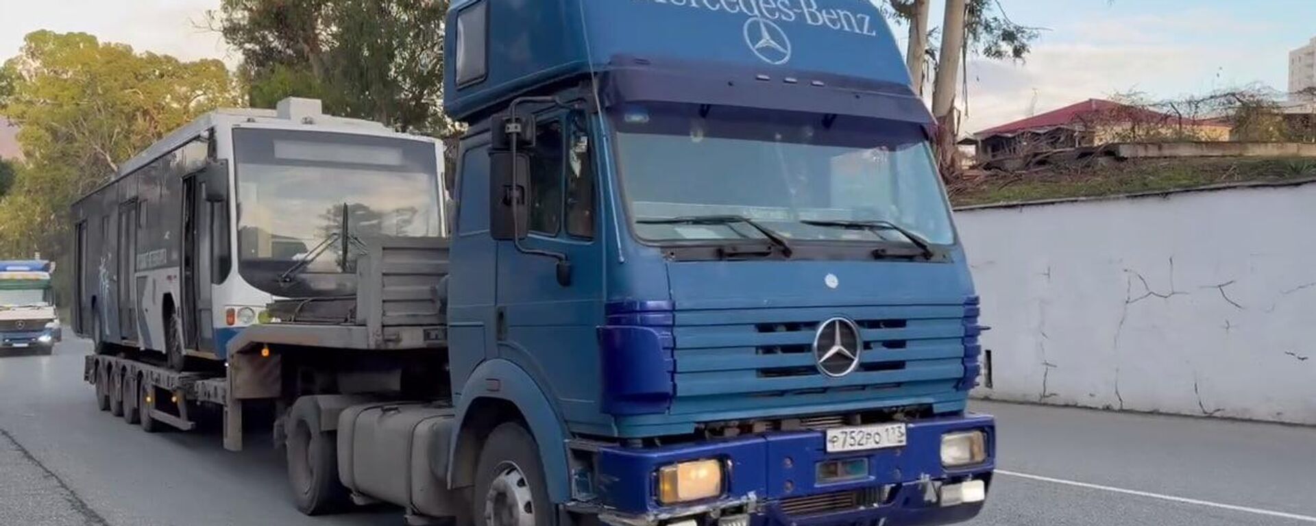 Два новых троллейбуса привезли в Сухум - Sputnik Абхазия, 1920, 25.12.2025