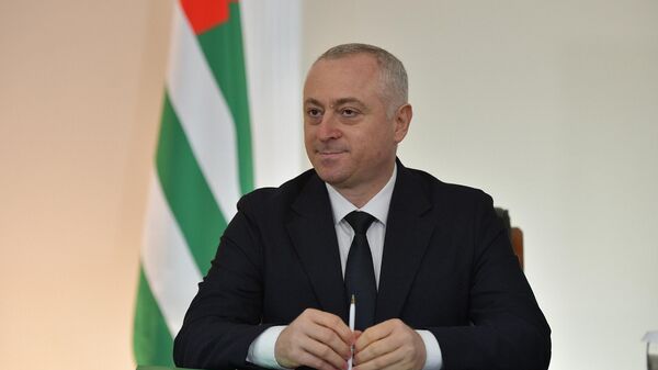 Бадра Гунба выступает с посланием к Народному Собранию республики - Sputnik Аҧсны