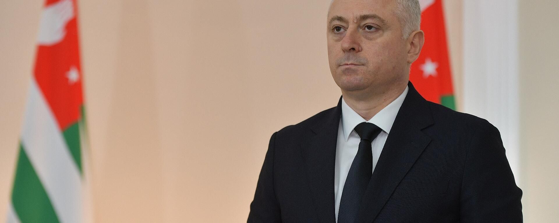 Бадра Гунба выступает с посланием к Народному Собранию республики - Sputnik Абхазия, 1920, 22.06.2026