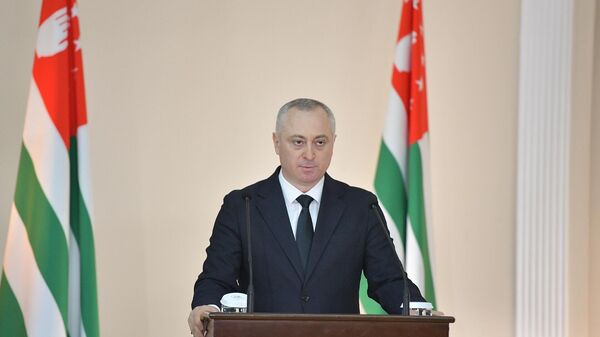 Бадра Гунба выступает с посланием к Народному Собранию республики - Sputnik Абхазия