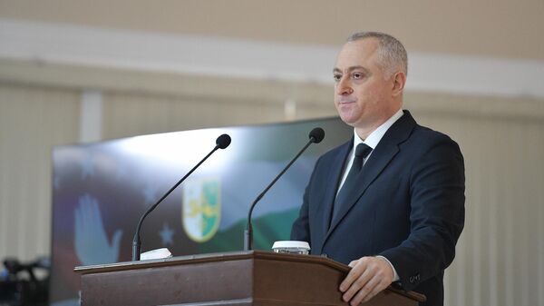 Бадра Гунба выступает с посланием к Народному Собранию республики - Sputnik Абхазия