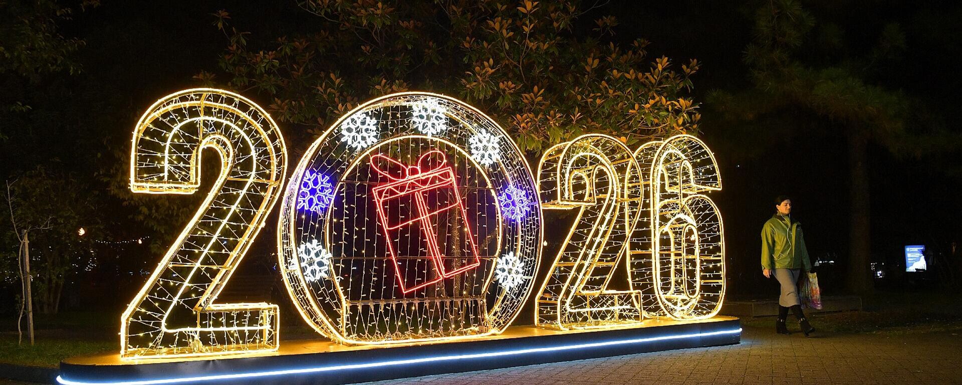 Праздничная новогодняя атмосфера в г.Сухум - Sputnik Абхазия, 1920, 30.12.2025