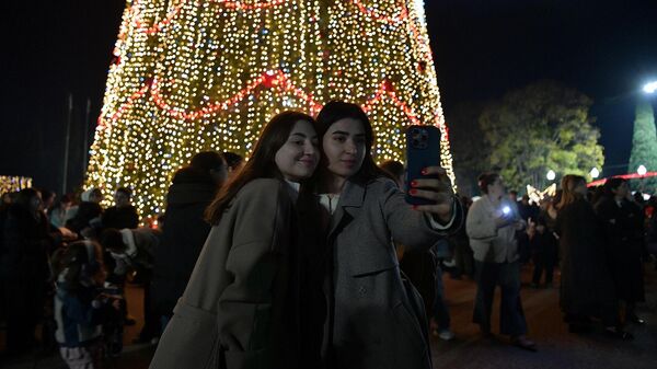 Праздничная новогодняя атмосфера в г.Сухум - Sputnik Абхазия