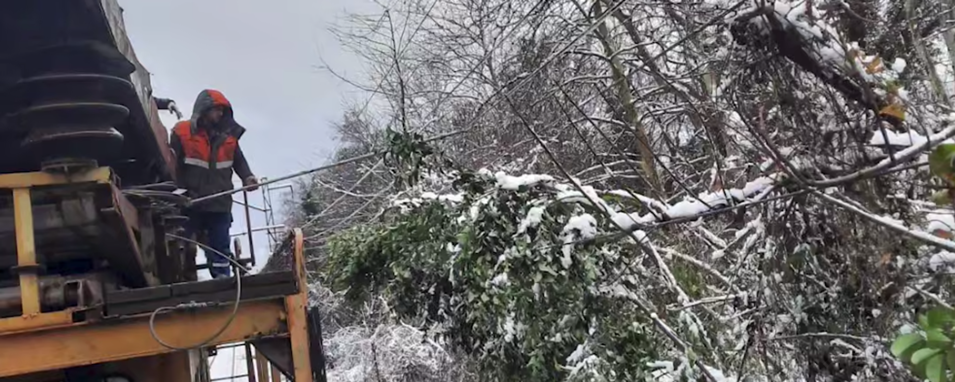 Утренний и дневной рейсы Диоскурии отменили из-за снегопада - Sputnik Абхазия, 1920, 29.12.2025