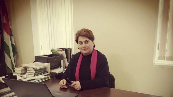 Аԥсуа бызшәа иахәҭоу аҭыԥ ааннакыларц иҟаҵатәу: арҵаҩы лгәаанагара - Sputnik Аҧсны