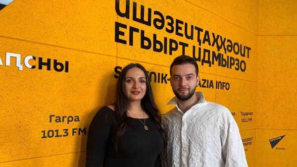 Творчество, достижения и мечты: артисты Пхаладзе и Карбашян рассказали о своем 2025 годе - Sputnik Абхазия