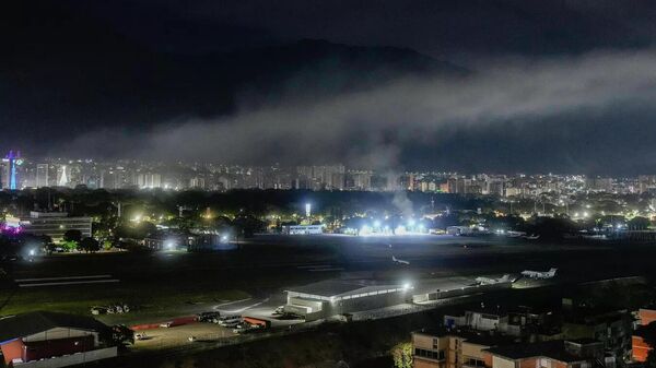 Дым на месте взрыва над аэропортом Ла-Карлота, Каракас - Sputnik Абхазия