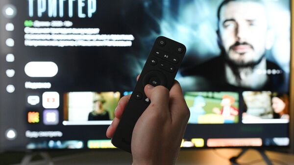 Первый умный телевизор с голосовым помощником Алисой в офисе компании Яндекс в Москве. - Sputnik Абхазия