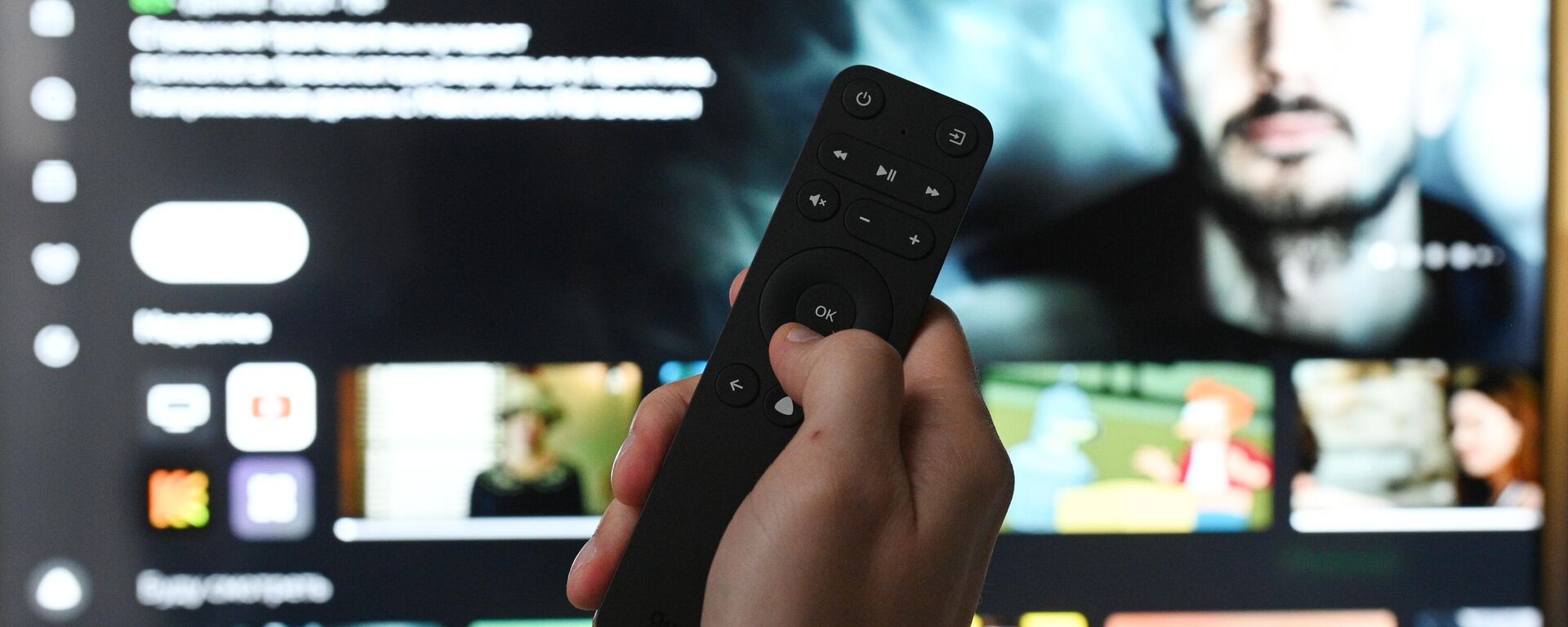 Первый умный телевизор с голосовым помощником Алисой в офисе компании Яндекс в Москве. - Sputnik Абхазия, 1920, 03.01.2026