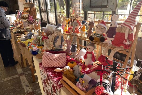 Ярмарка на фестивале &quot;Мандарин&quot; - Sputnik Абхазия