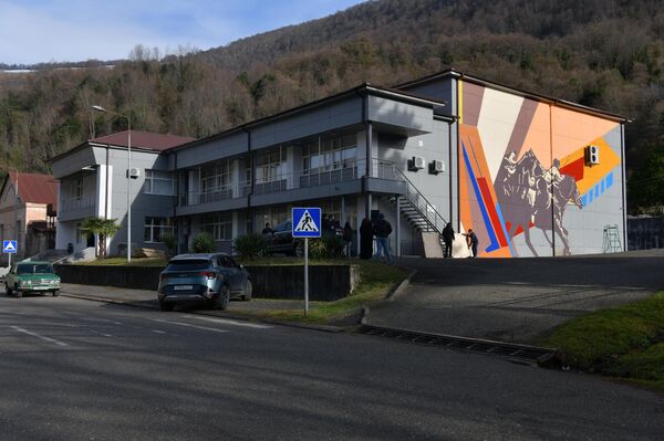 Этно-мурал Возрождение открыли в Ткуарчале Этно-мурал Возрождение открыли в Ткуарчале - Sputnik Абхазия