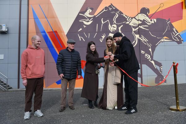 Этно-мурал Возрождение открыли в Ткуарчале Этно-мурал Возрождение открыли в Ткуарчале - Sputnik Абхазия