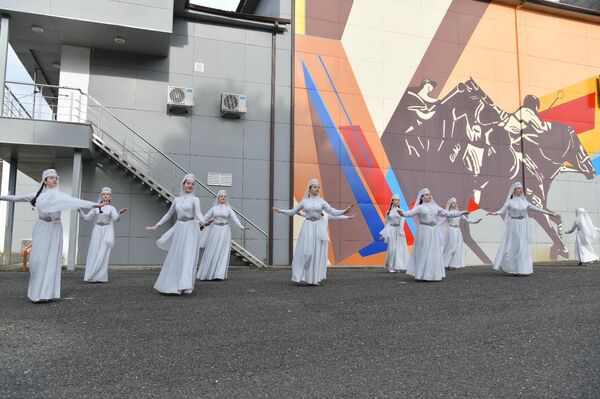 Этно-мурал Возрождение открыли в Ткуарчале Этно-мурал Возрождение открыли в Ткуарчале - Sputnik Абхазия