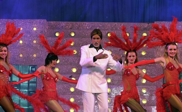 Амитабх Баччан выступает во время телемарафона HELP в поддержку жертв цунами в Бомбее. - Sputnik Абхазия