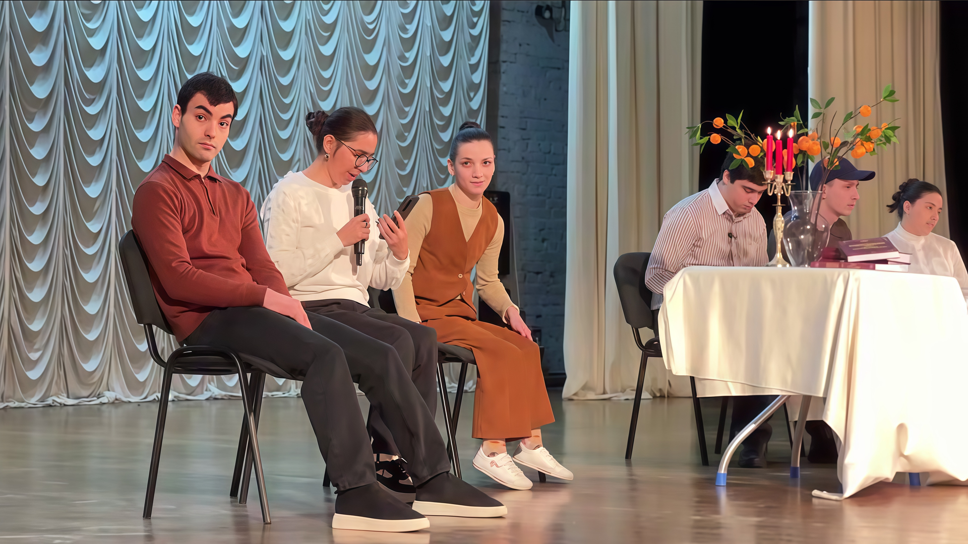 Первый фестиваль Солнечный мандарин прошел в Абхазской госфилармонии Первый фестиваль Солнечный мандарин прошел в Абхазской госфилармонии - Sputnik Абхазия, 1920, 10.01.2026