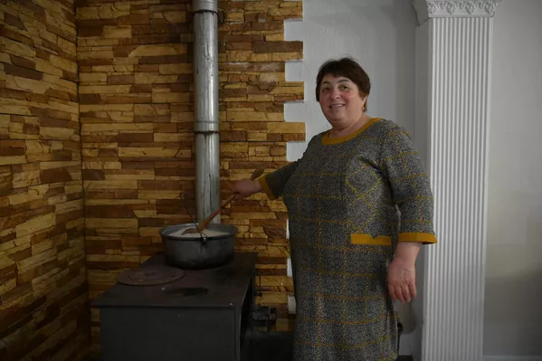 С самого утра семьи готовятся к празднику. - Sputnik Абхазия