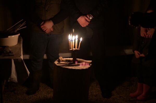 Еще один важный атрибут - свечи, которые изготавливают специально к празднику. - Sputnik Абхазия