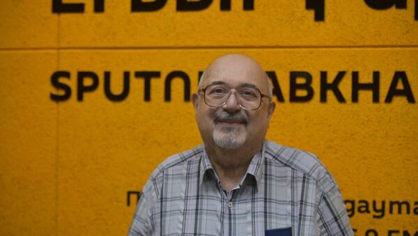 Литературный диалог Абхазии и России: интервью с писателем Делба - Sputnik Абхазия