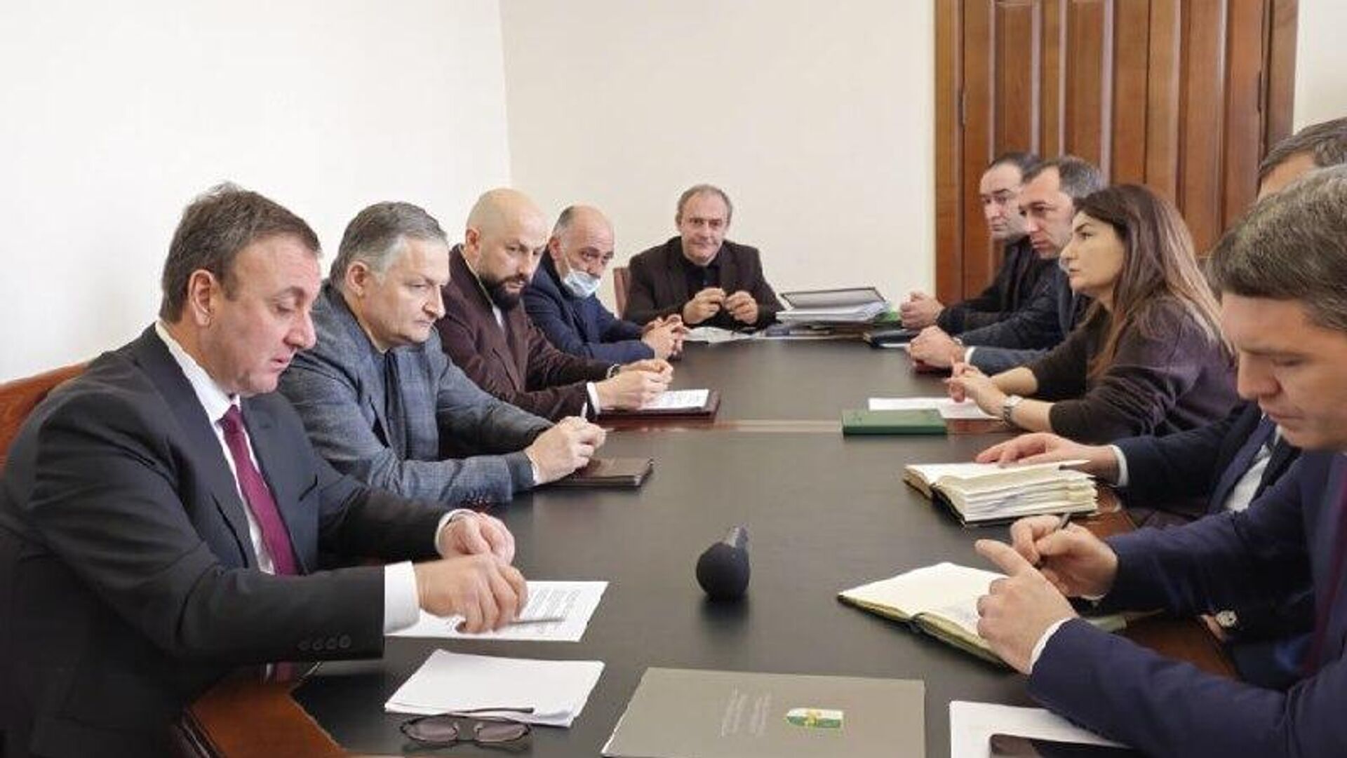 Вопросы оказания соцподдержки гражданам обсудили в Кабмине Абхазии Вопросы оказания соцподдержки гражданам обсудили в Кабмине Абхазии - Sputnik Абхазия, 1920, 20.01.2026