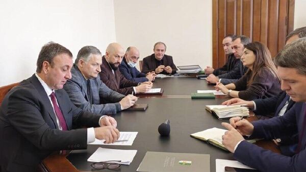 Атәылауаа асоциалтә цхыраара рыҭара иадҳәалоу азҵаарақәа ирылацәажәеит Аԥсны Аминистрцәа реилазаара - Sputnik Аҧсны