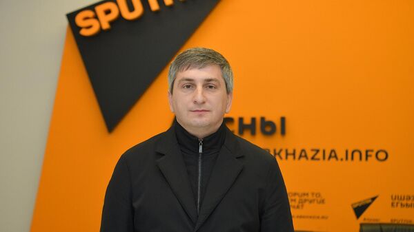 Работы по благоустройству Очамчырского района. Разговор с главой - Sputnik Абхазия