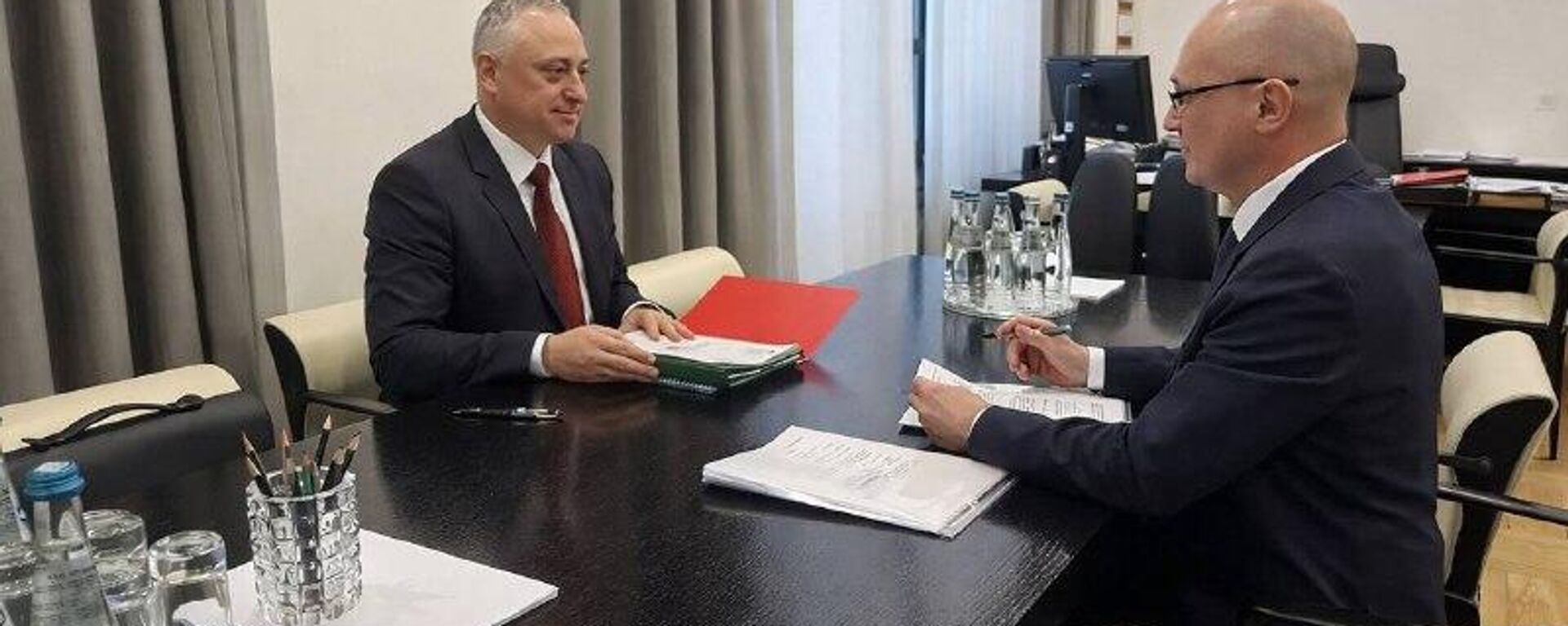 Вопросы абхазо-российского сотрудничества обсудили Бадра Гунба и Первый заместитель Руководителя Администрации Президента России Сергей Кириенко в Москве - Sputnik Абхазия, 1920, 25.01.2026