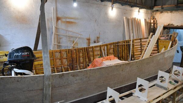 Строительство торгово-разведывательной шхуны Азег Леонидом Черкезия  - Sputnik Абхазия
