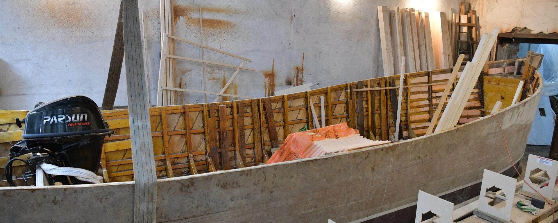 Строительство торгово-разведывательной шхуны Азег Леонидом Черкезия Строительство торгово-разведывательной шхуны Азег Леонидом Черкезия - Sputnik Абхазия, 1920, 28.01.2026