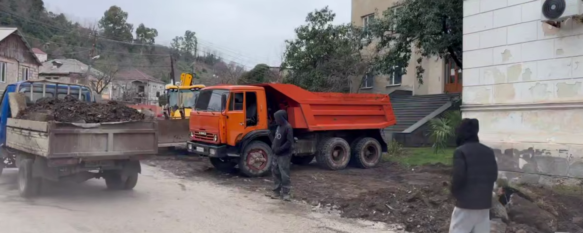 Началось благоустройство парковки у детской больницы в Сухуме - Sputnik Абхазия, 1920, 27.01.2026