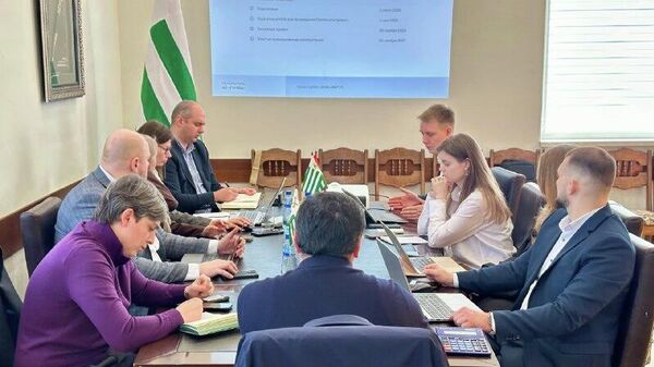 План поэтапной модернизации налоговой системы Абхазии обсудили с представителями соответствующих органов России - Sputnik Абхазия