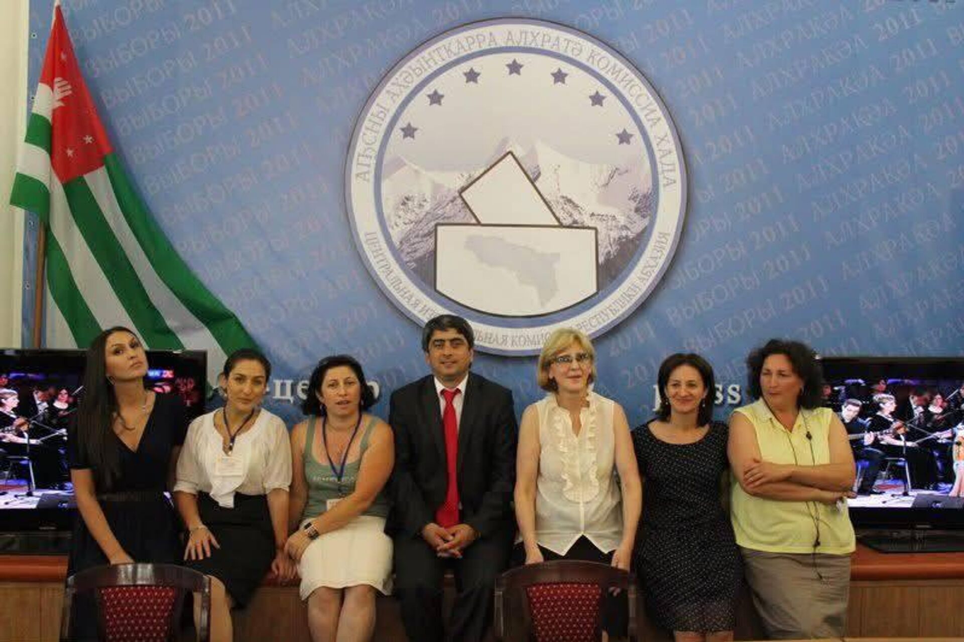 Апсныпресс. Кристина Цвижба, Асида Малия, Анжела Кучуберия, Алхас Манаргия, Манана Гургулия, Марианна Квициния, Индира Барциц. - Sputnik Абхазия, 1920, 31.01.2026