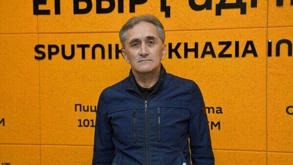 Лаборатория социсследований АГУ провела первый соцопрос в этом году. Беслан Хагба - Sputnik Абхазия