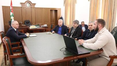 Бадра Гунба встретился с руководством Благотворительного фонда развития абхазского языка имени Шинкуба