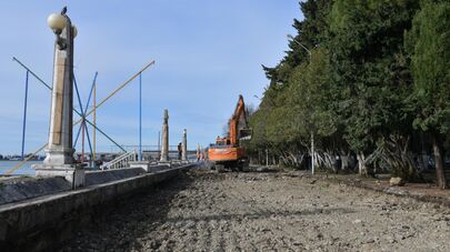 Ремонтные работы на набережной Сухума