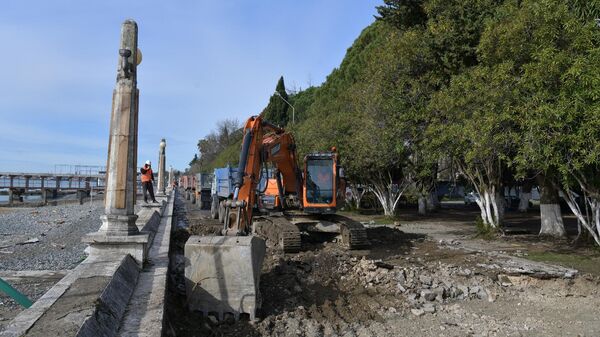 Ремонтные работы на набережной Сухума - Sputnik Абхазия