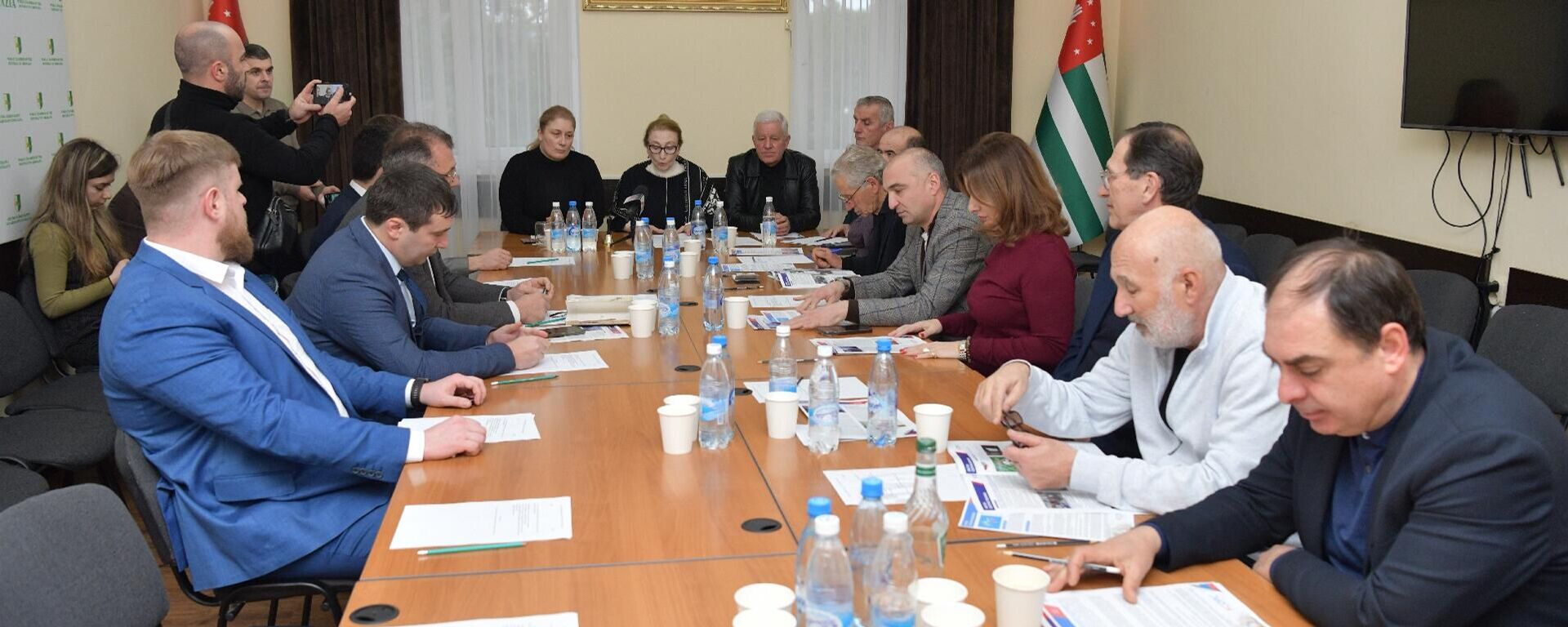 Встреча в общественной палате с руководством КСОРС - Sputnik Абхазия, 1920, 09.02.2026