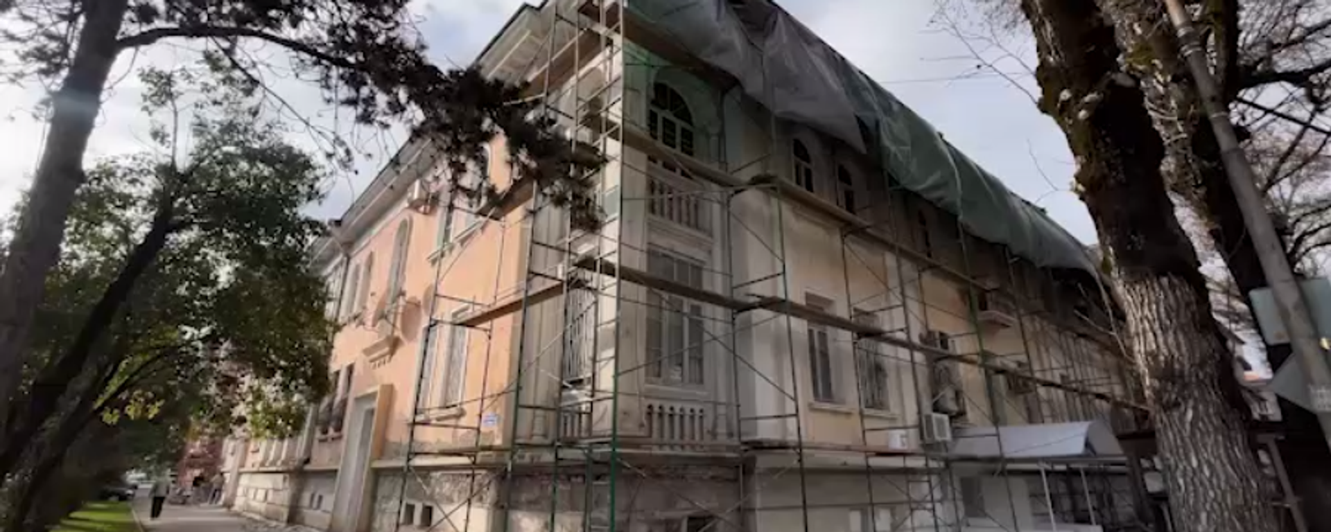 Начался ремонт исторического здания на пересечении улиц Аиааира и Дбар - Sputnik Абхазия, 1920, 10.02.2026