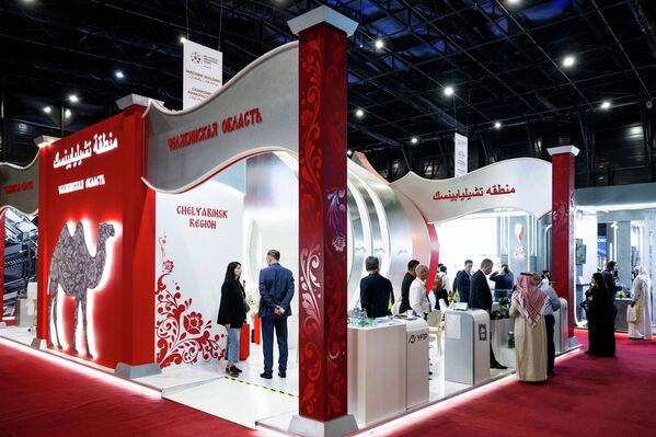 В рамках выставки проходят деловые встречи, презентации и обсуждения сотрудничества между российскими и иностранными компаниями - Sputnik Абхазия