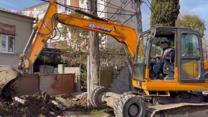 Незаконную постройку на улице Имама Шамиля снесли сухумские коммунальщики