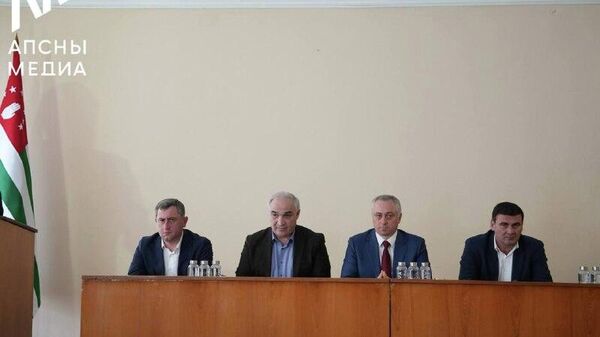 Бадра Гәынба Тҟәарчал араион ахадара аколлектив дыдирдырит ахада ҿыц инапынҵақәа назыгӡо Герман Каҷараа - Sputnik Аҧсны