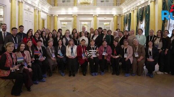 Аԥснынтәи аурыс бызшәеи алитературеи рырҵаҩцәа Петербург имҩаԥысуа Аӡынтәи ашкол иалахәуп - Sputnik Аҧсны