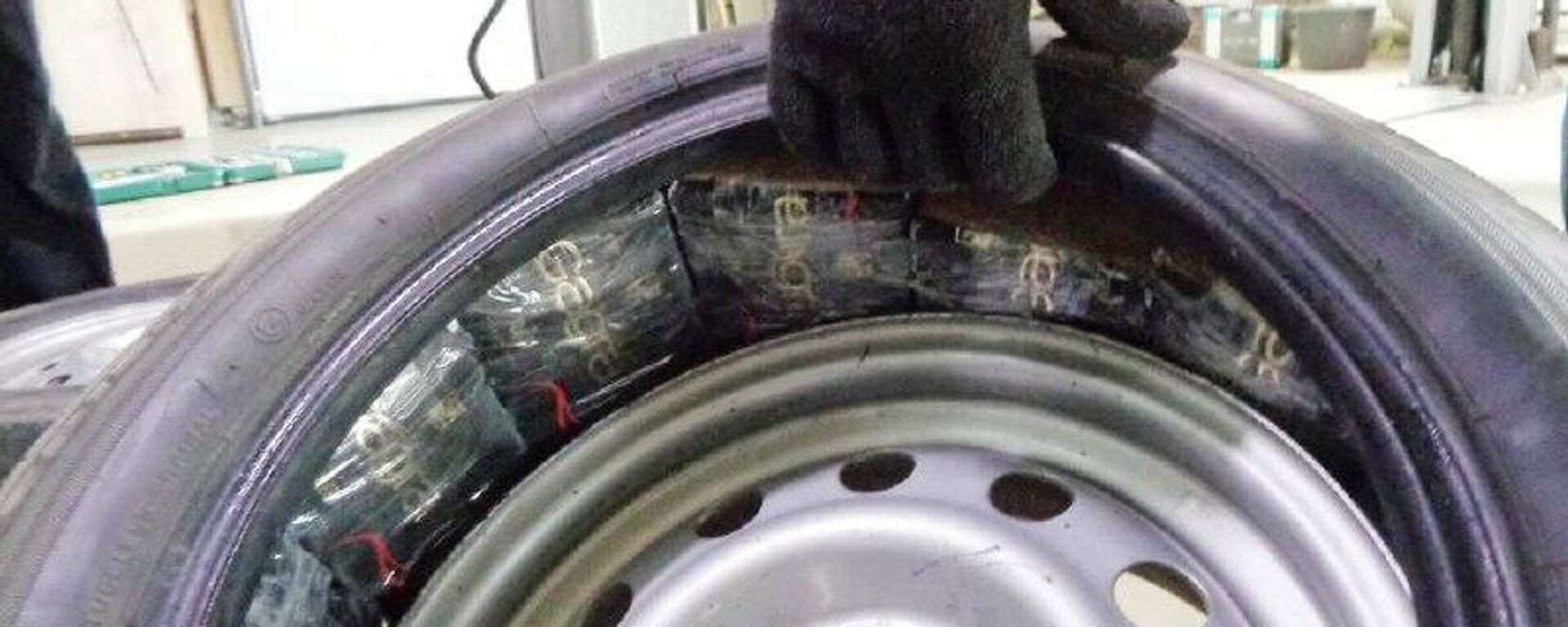 Более 12 тысяч сигарет изъяли на абхазо-российской границе - Sputnik Абхазия, 1920, 12.02.2026