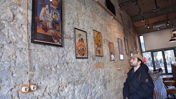 Выставка советского плаката из коллекции Ибрагима Чкадуа - Sputnik Абхазия