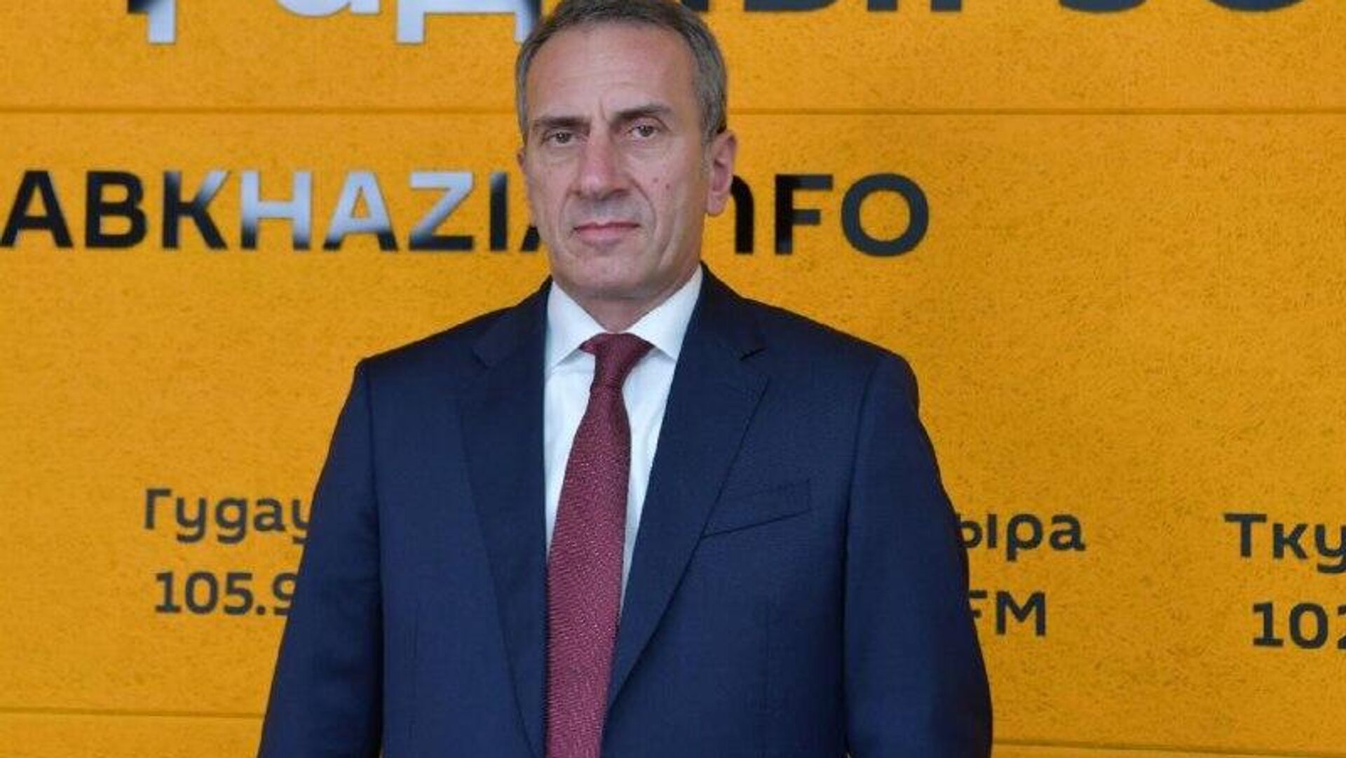 Аԥсны Адәныҟатәи аусқәа рминистр Олег Барцыц ианашьоуп адипломатиатә ранг –Аҷыдалкаатә зинмчы змоу ацҳаражәҳәаҩ Аԥсны Адәныҟатәи аусқәа рминистр Олег Барцыц ианашьоуп адипломатиатә ранг –Аҷыдалкаатә зинмчы змоу ацҳаражәҳәаҩ - Sputnik Аҧсны, 1920, 13.02.2026