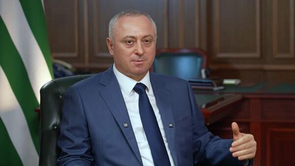 Бадра Гунба дал эксклюзивное интервью Абхазскому телевидению - Sputnik Абхазия